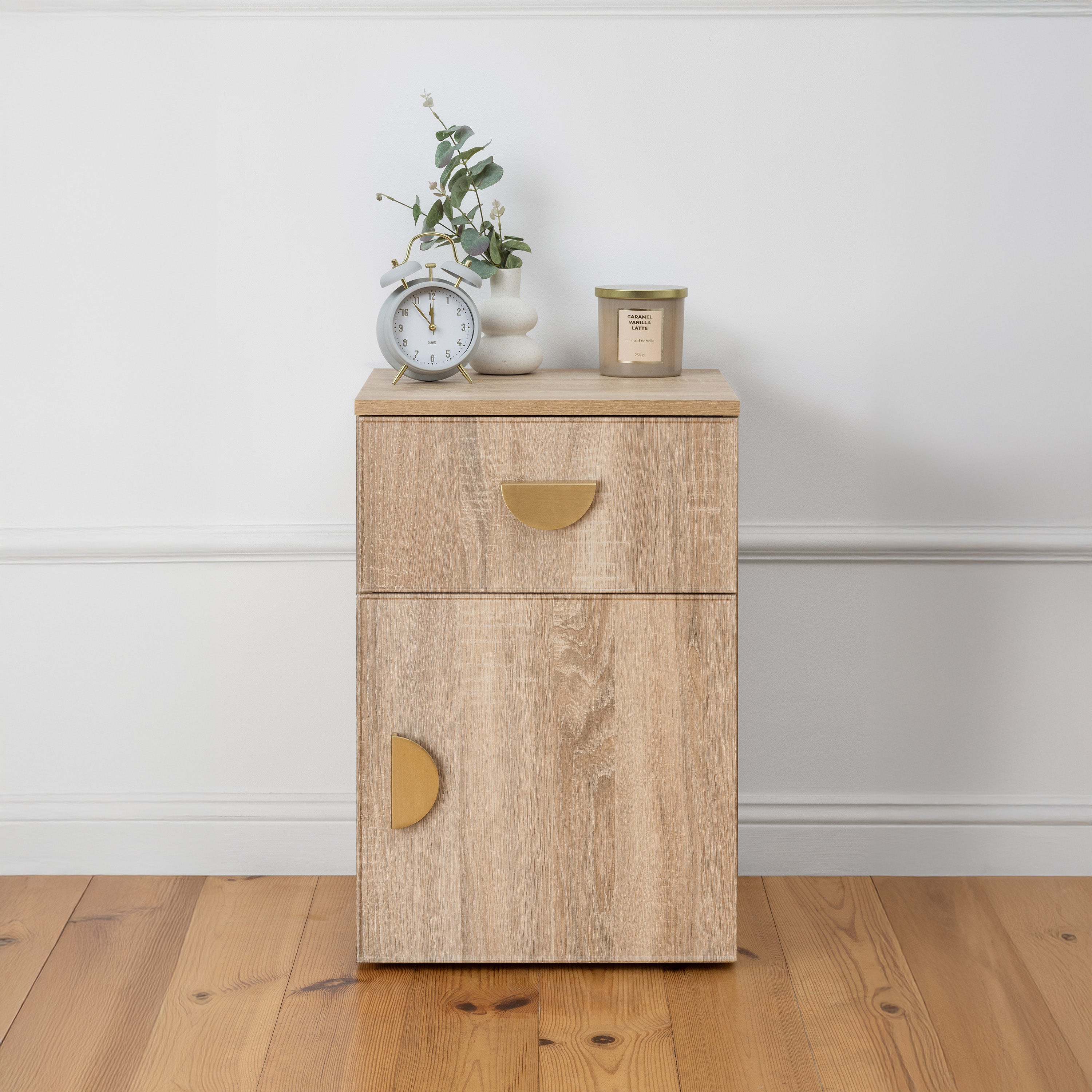 V164-ECS13STB04G-202503072217-00 PORTO BEDSIDE TABLE - NATURAL OAK - SLIM - HALF MOON BRASS - Image 1