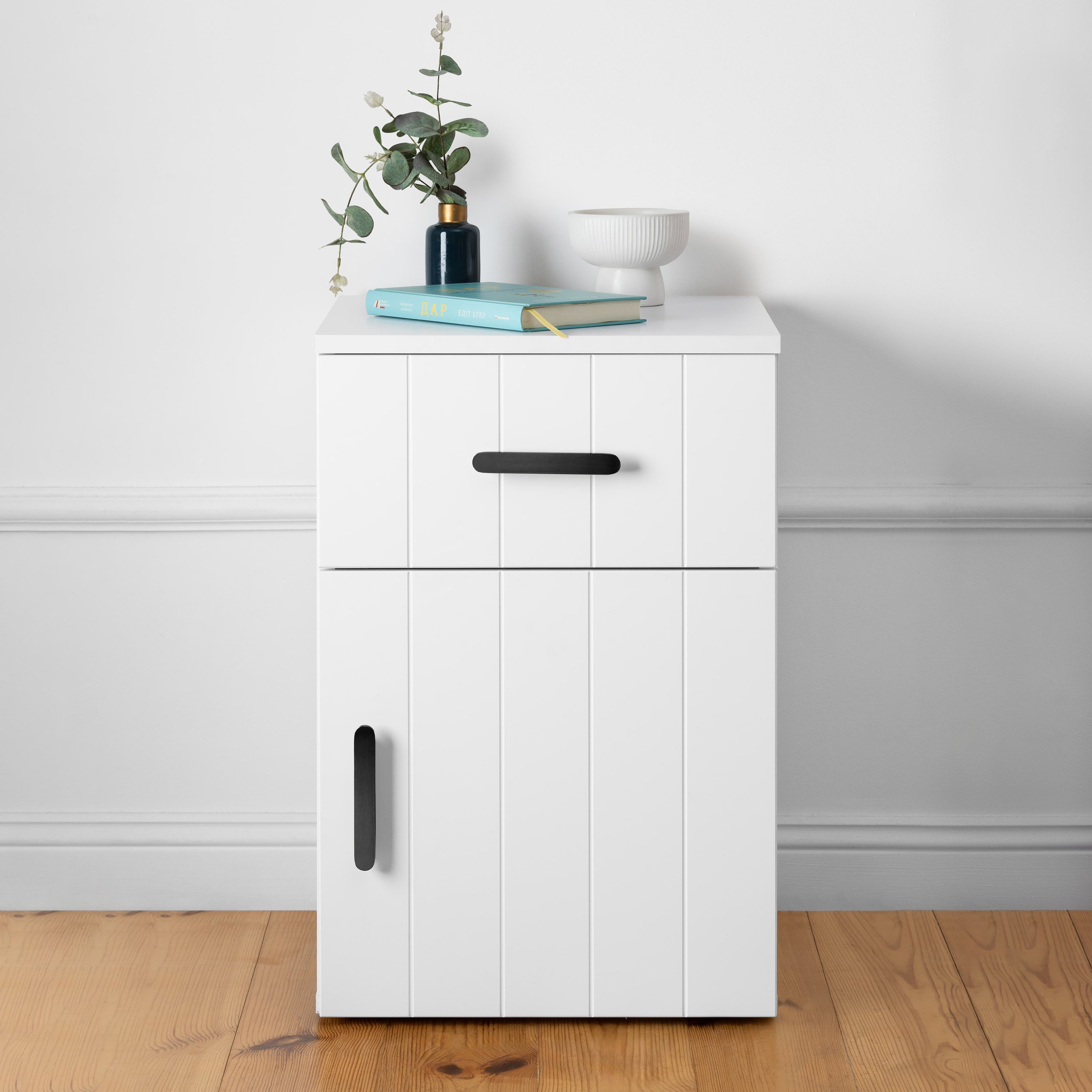 V164-ECS13WVB05B-202503072211-00 PORTO BEDSIDE TABLE - WHITE - VJ PANEL - OVAL BLACK - Image 1