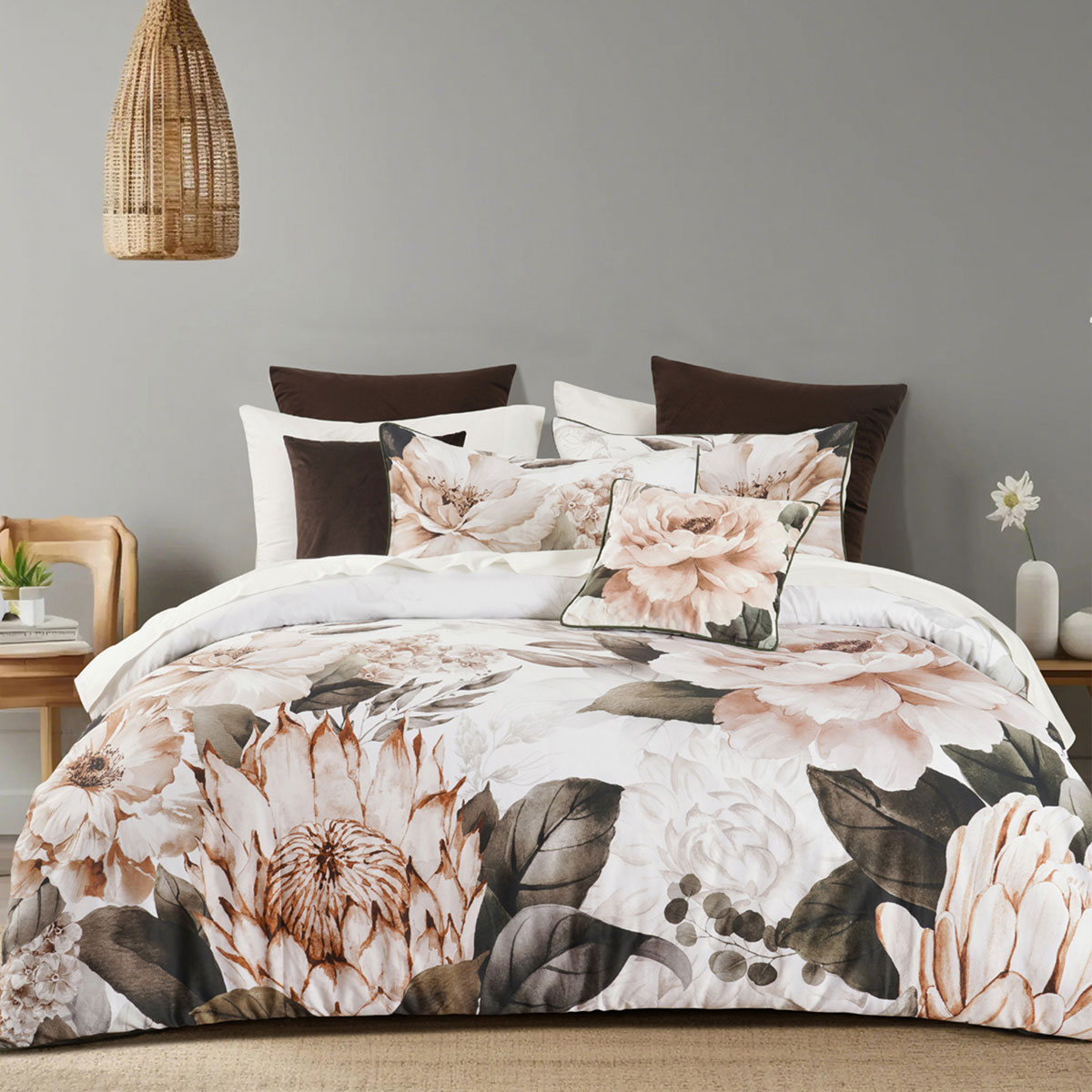 V442-BCA-QUILTCS-SOMERSET-WHITE-QS-202505231021-00 Bianca Somerset White Cotton Sateen Floral Quilt Cover Set Queen - Image 1