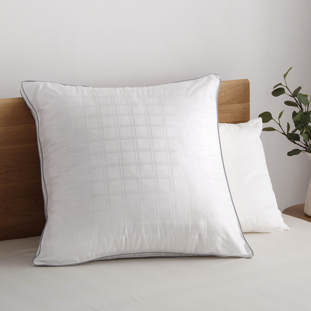 V442-HIN-PILLOW-DELUXEHOTEL-WHITE-EU-83414-00 Accessorize Deluxe Hotel European Pillow 65 x 65 cm - Image 1