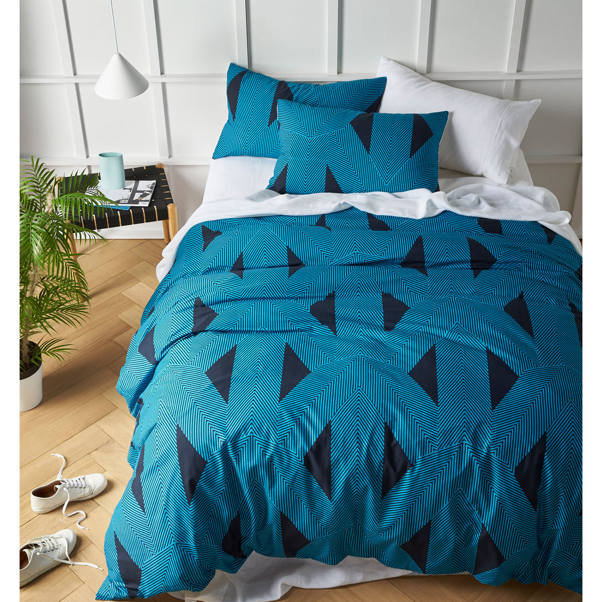 V442-HIN-QUILTCS-ASTER-BLUE-KI-82296-00 Accessorize Aster Blue Cotton Quilt Cover Set King - Image 1