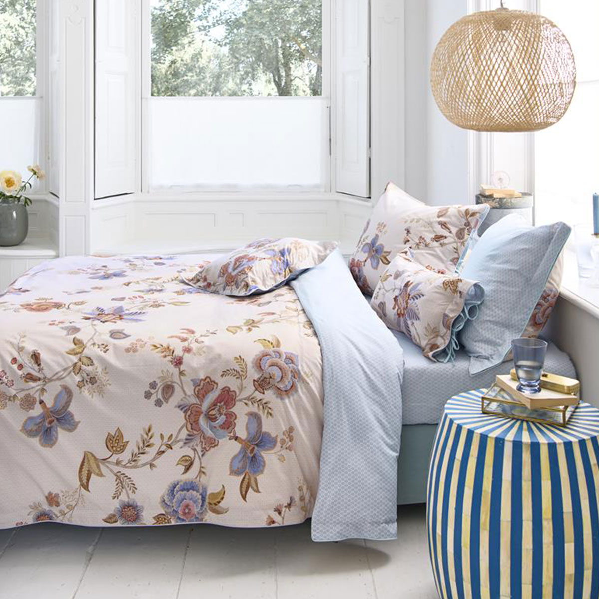 V442-HIN-QUILTCS-CECEFIORE-PEACH-KI-83690-00 PIP Studio Cece Fiore White Cotton Quilt Cover Set King - Image 1