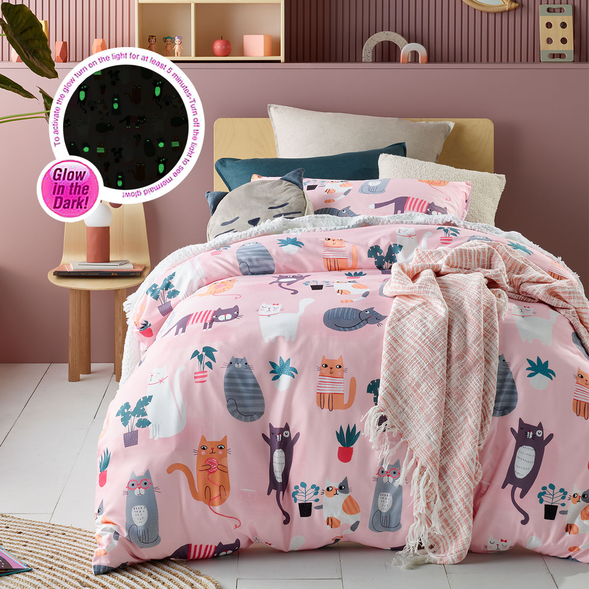 V442-HIN-QUILTCS-MIAOW-PINK-SB-83492-00 Happy Kids Miaow Glow in the Dark Quilt Cover Set Single - Image 1
