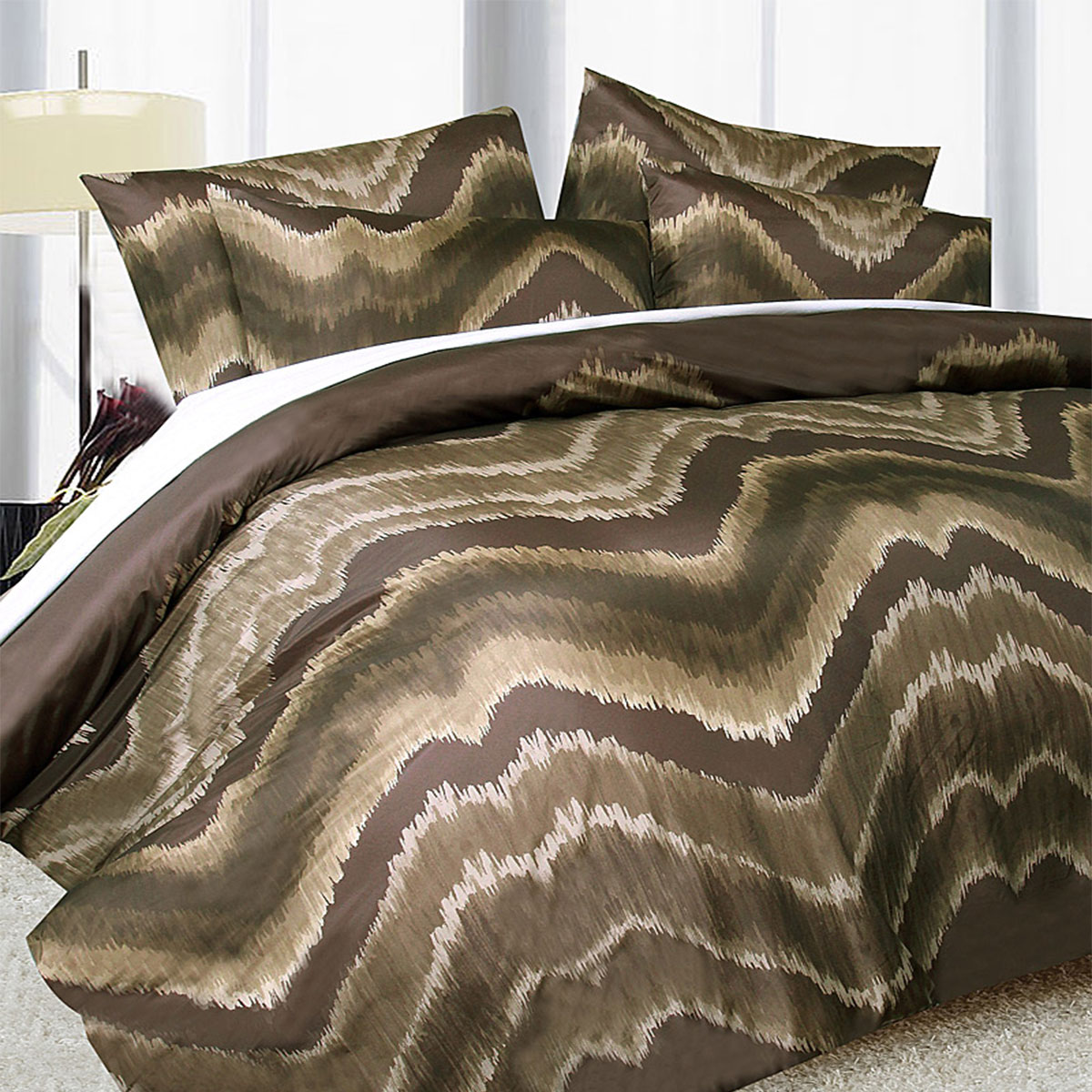 V442-HIN-QUILTCS-MIDNIGHT-CHOCOLATE-SB-83721-00 Big Sleep Midnight Chocolate Quilt Cover Set Single - Image 1