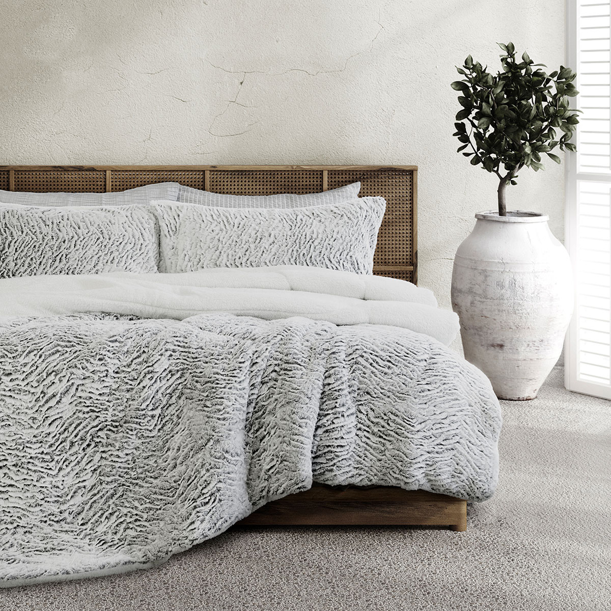 V442-INT-COMFORTER-FAUXFUR-SILVER-QS-141923-00 Ardor Faux Fur Silver 3 Piece Comforter Set Queen/King - Image 1