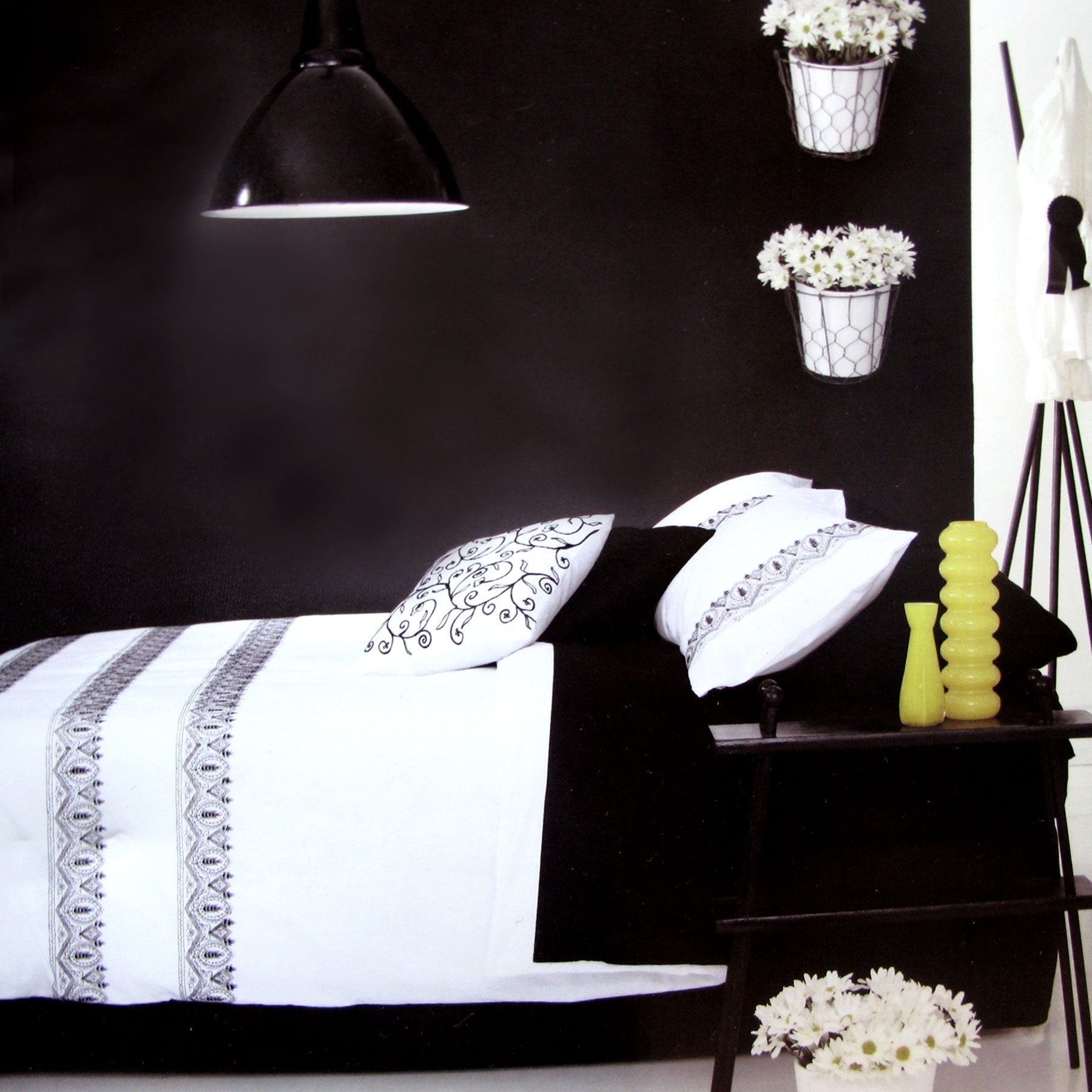 V442-INT-QUILTCS-CHARLOTTE-WHITE-QS-141396-00 Ardor Charlotte White Quilt Cover Set QUEEN - Image 1