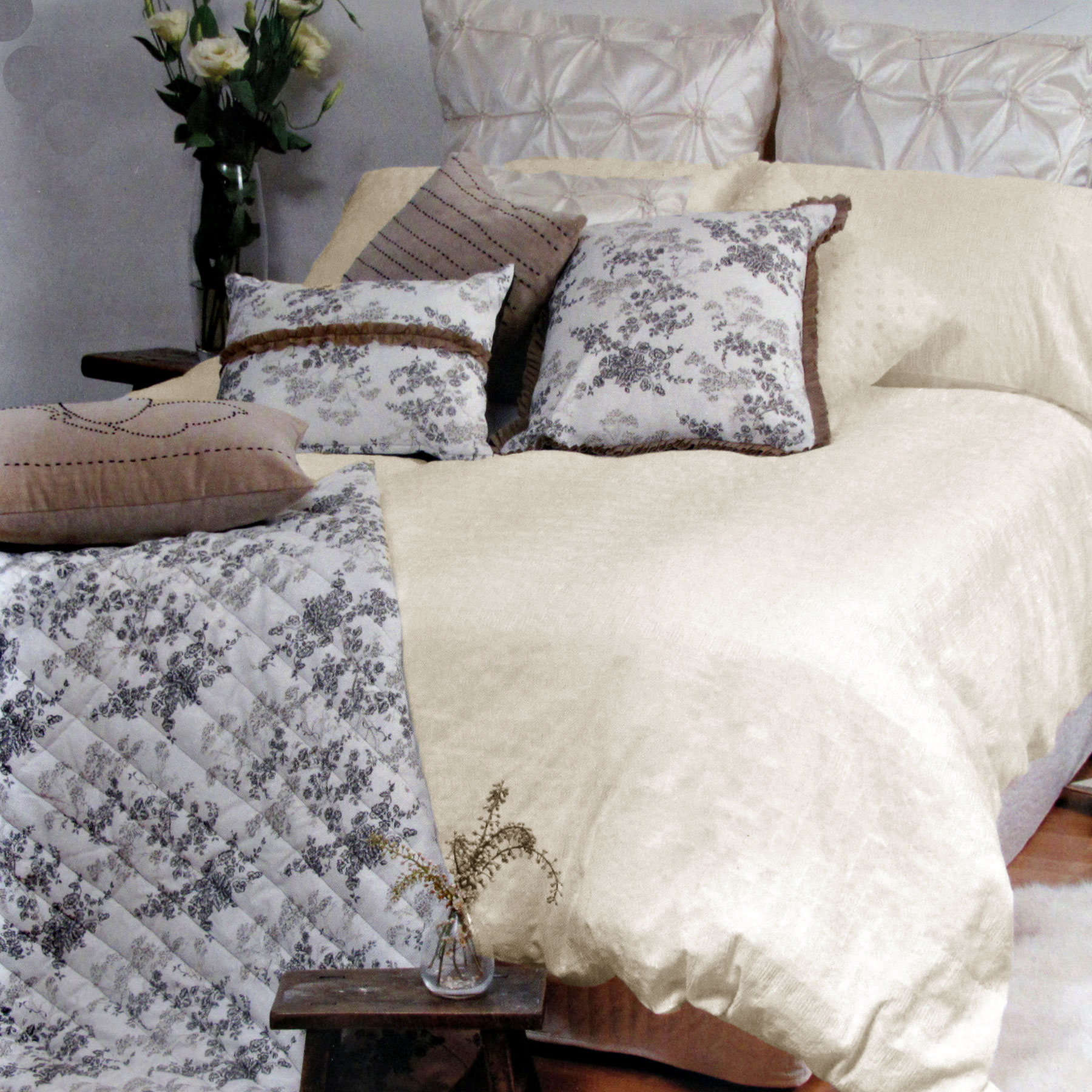 V442-LDE-QUILTCS-TARLO-CREAM-KI-77816-00 Canterbury Tarlo Cream Quilt Cover Set King - Image 1