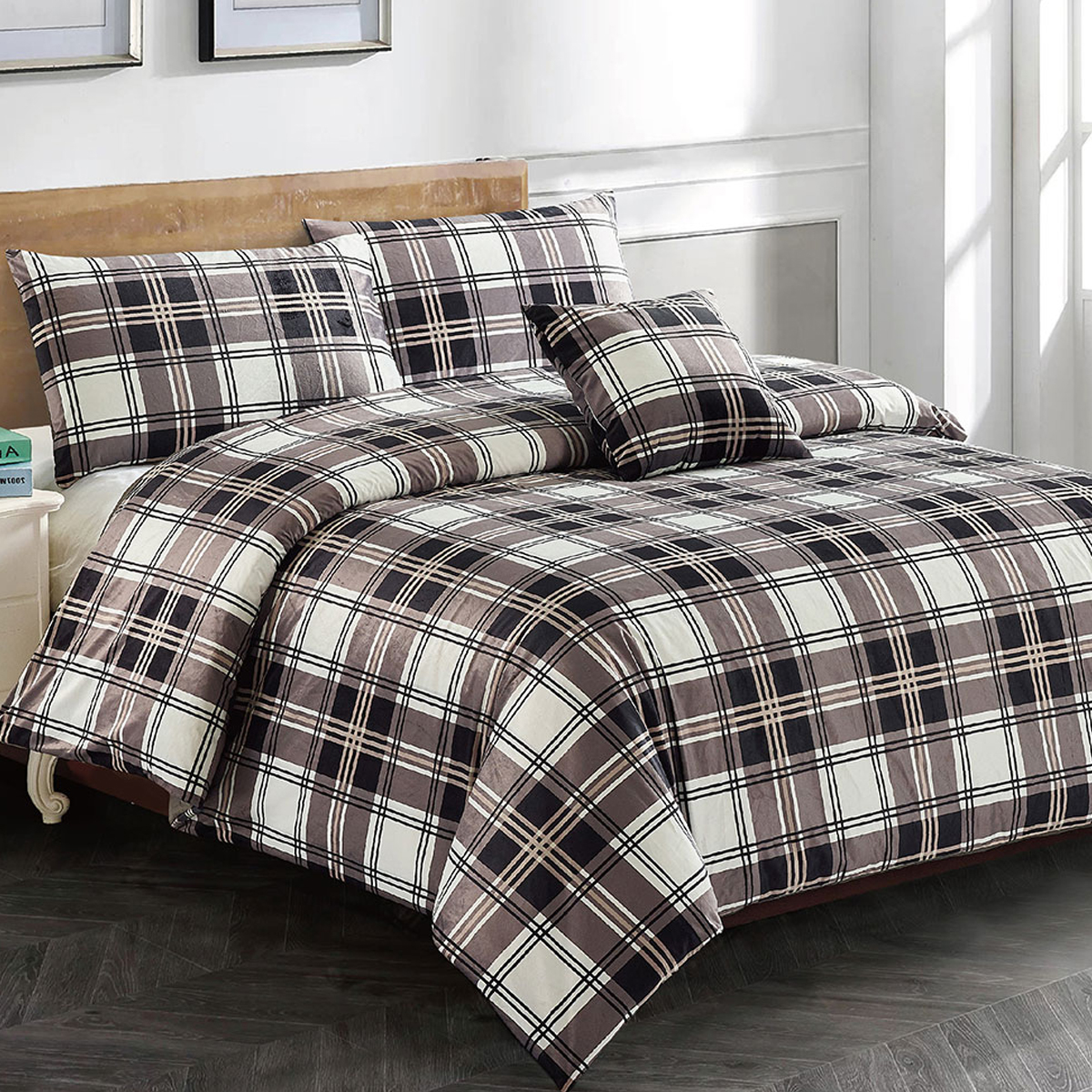 V442-MFL-QUILTCS-JAIMEE-BLACK-QS-204221-00 Georges Fine Linens Jaimee Quilt Cover Set Queen - Image 1