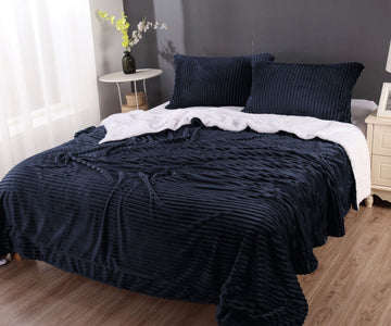 V517-SFSC-KN-94712-00 stripe flannel sherpa blanket king navy - Image 1