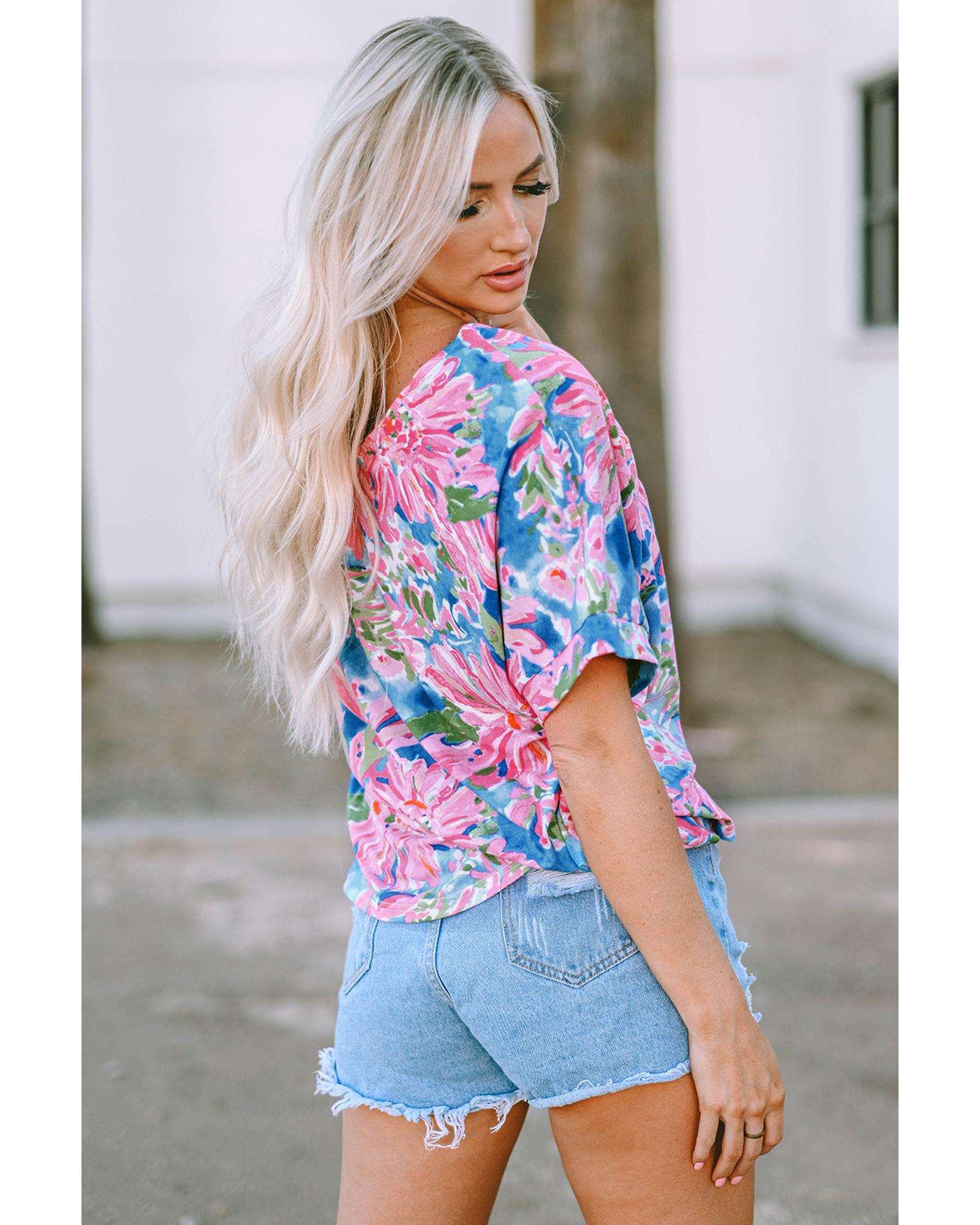 V539-AZEXDC25221059-10-L-202508261925-00 Azura Exchange Loose Fit Floral Print V Neck T Shirt - L - Image 1