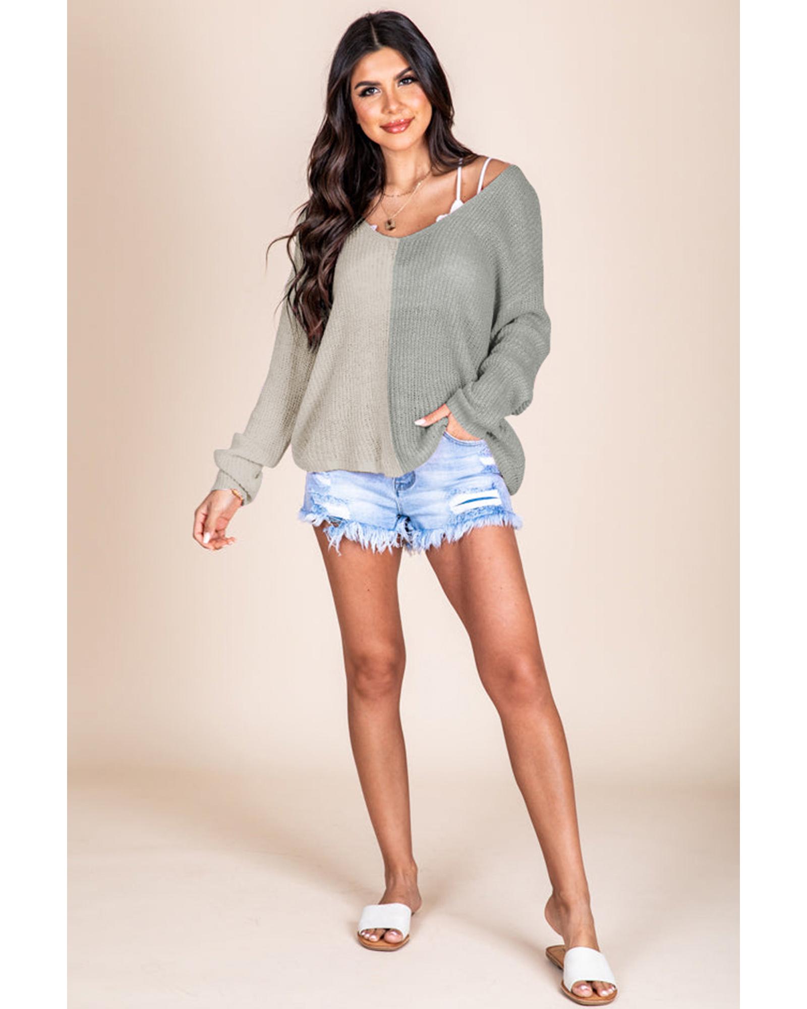V539-AZEXDC2723030-11-XL-202508282225-00 Azura Exchange Gray Long Sleeve V-Neck Colorblock Sweater - XL - Image 1