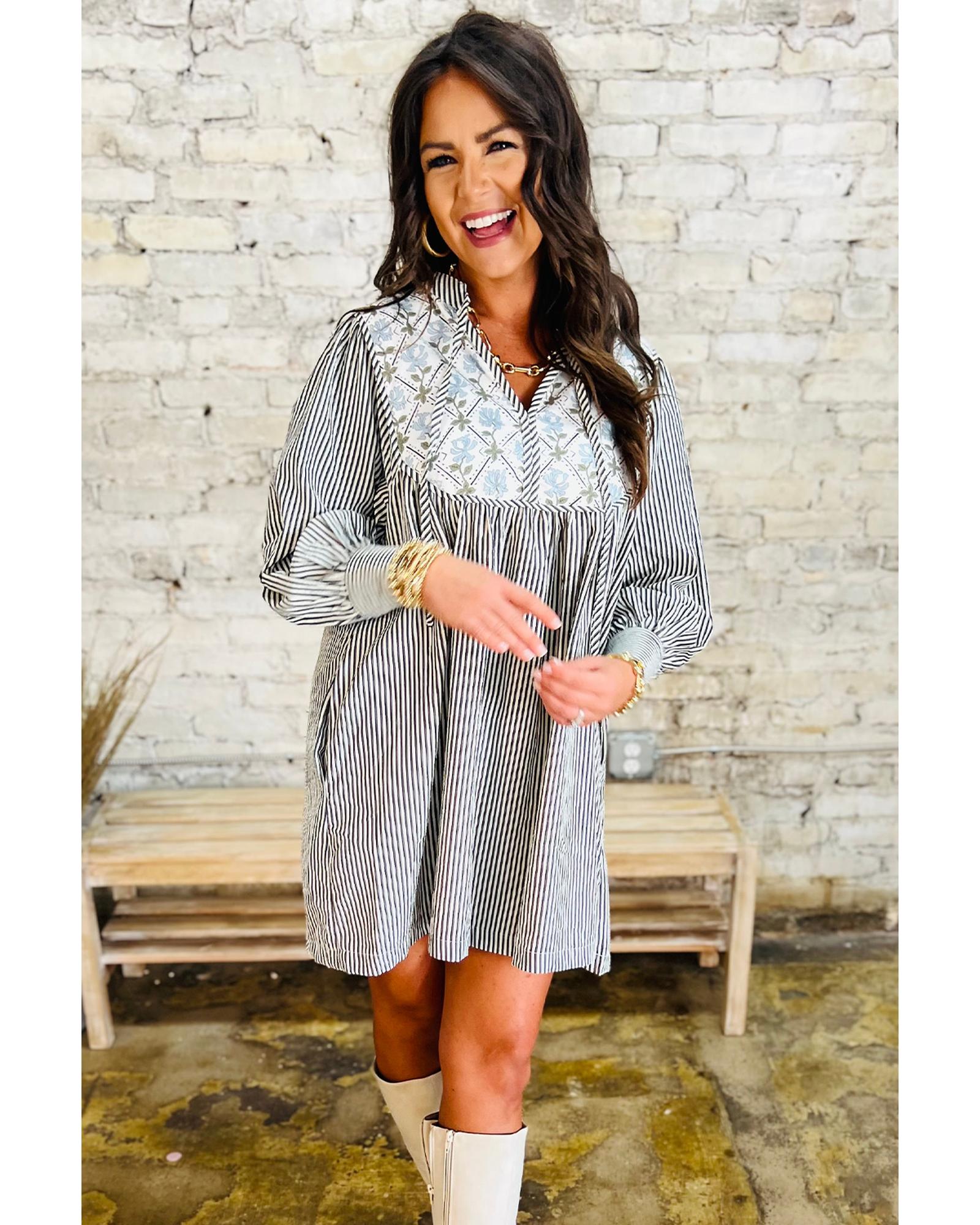 V539-AZEXDC6123216-P219-M-202508301615-00 Black Stripe Floral Patchwork Tied V Neck Shift Long Sleeve Mini Dress - M - Image 1