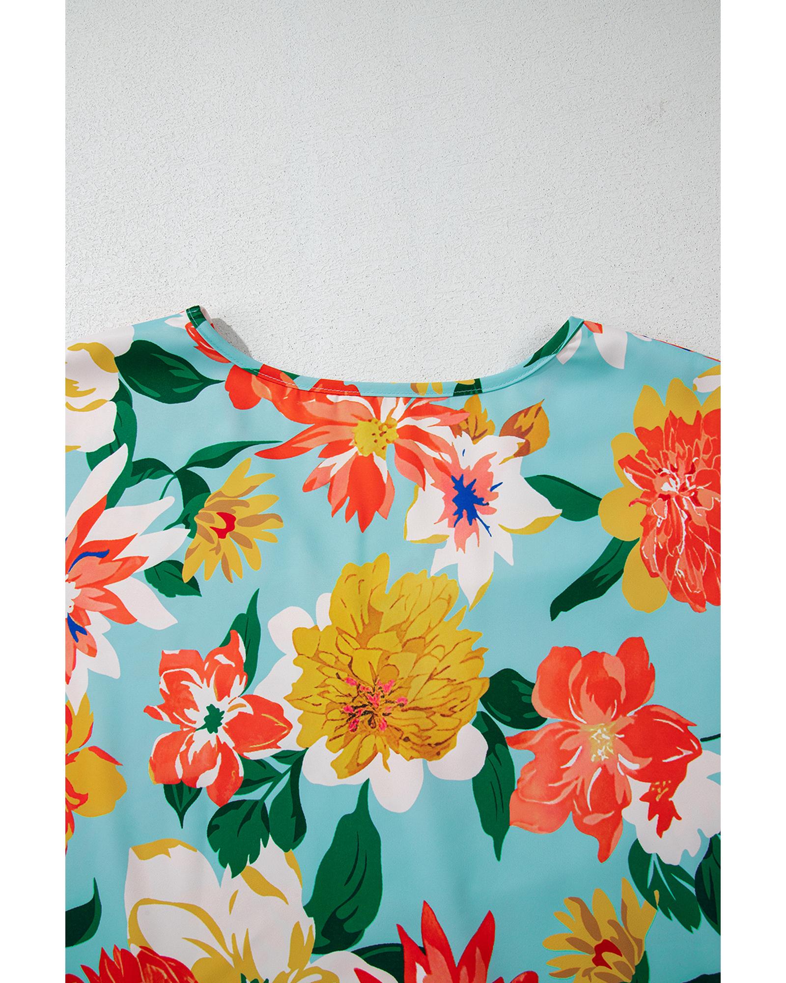 V539-AZEXPL2513171-P420-1X-202506182326-00 Sky Blue Plus Size Floral Print V Neck Batwing Sleeve Blouse - 1X - Image 1