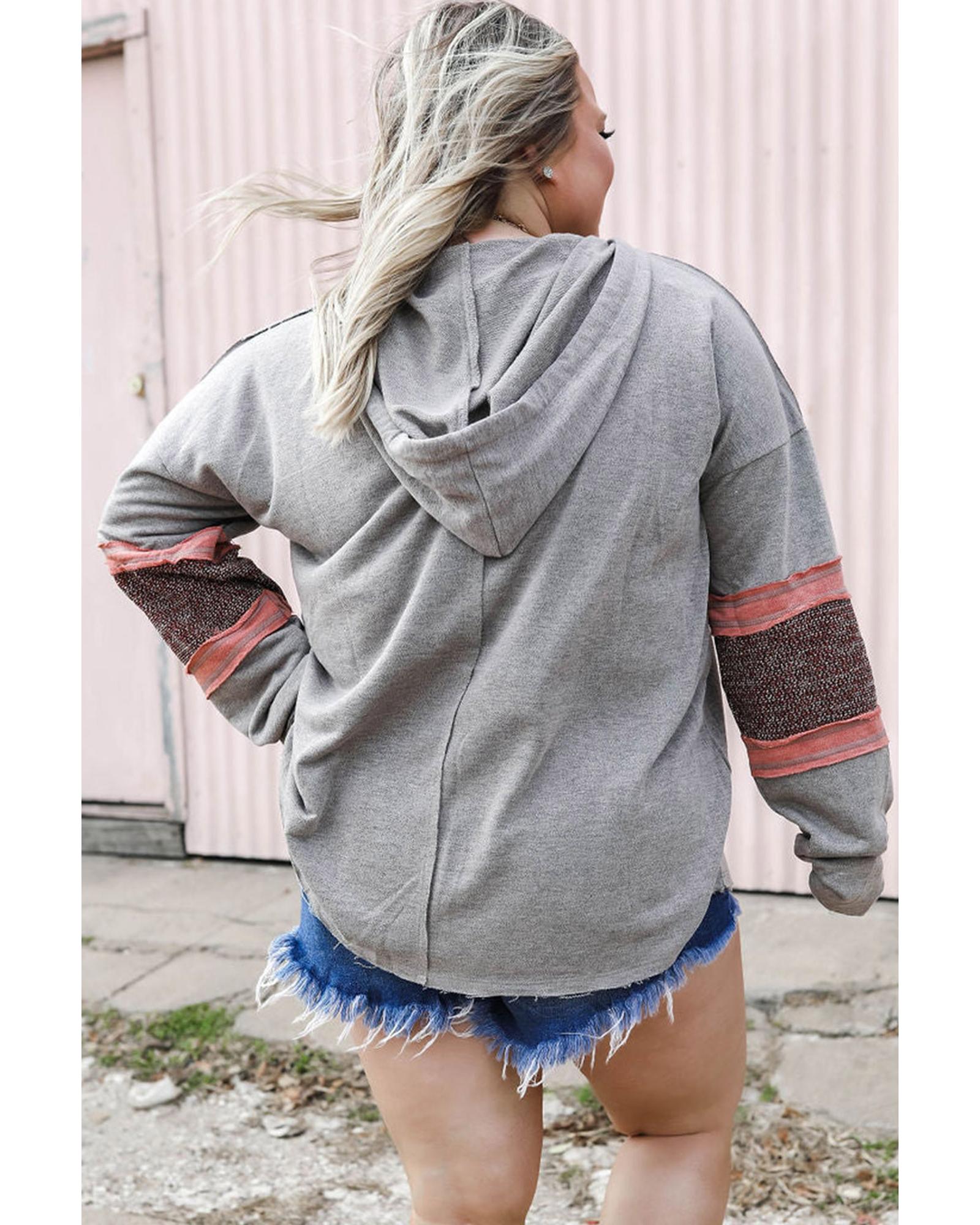 V539-AZEXPL253207-11-2X-202508311440-00 Gray Contrast Patched Sleeve Plus Size Hoodie - 2X - Image 1