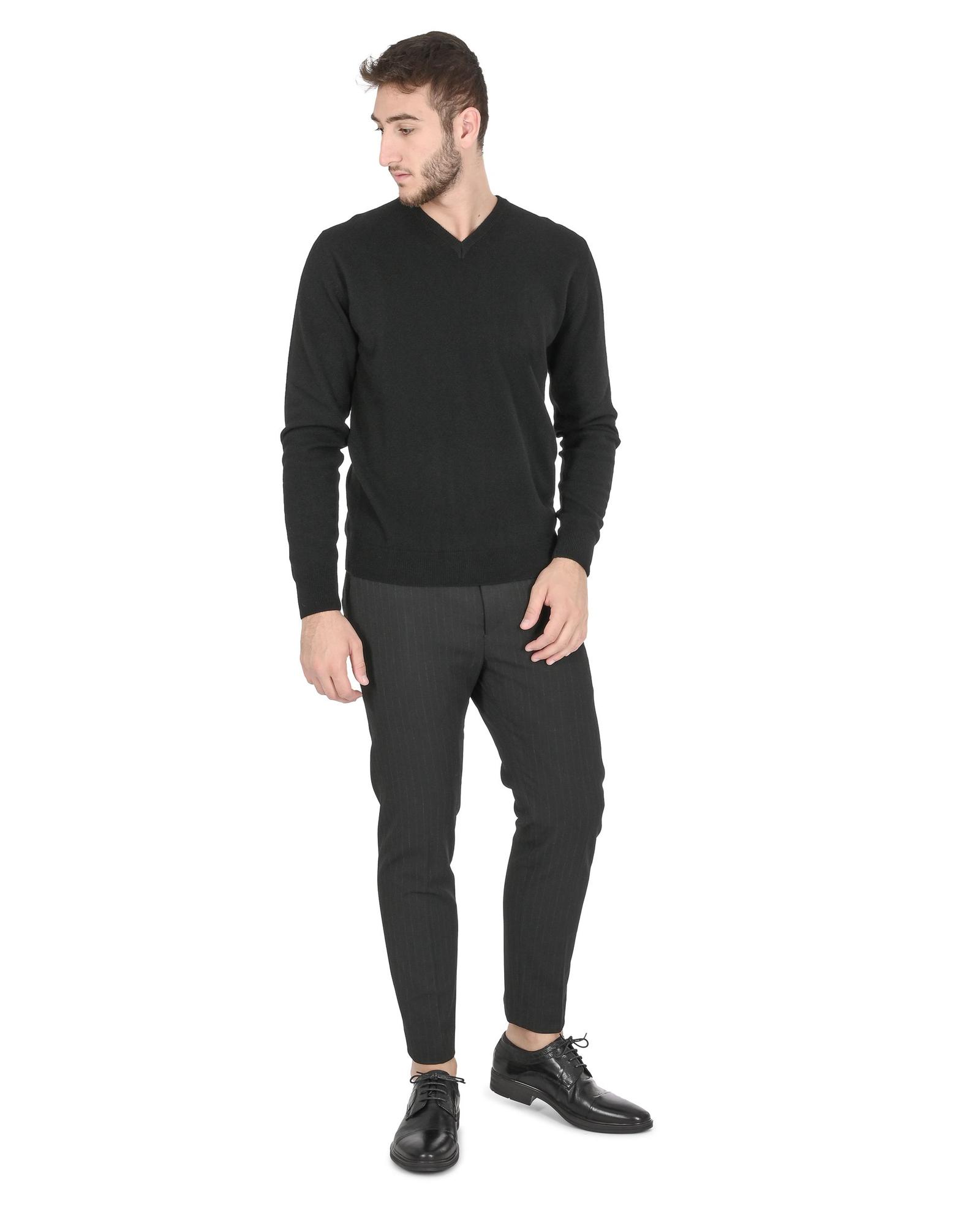 V539-BTB107339-168760-00 Crown of Edinburgh Cashmere Men's Refined Cashmere V-Neck Sweater in Black - 3XL - Image 1