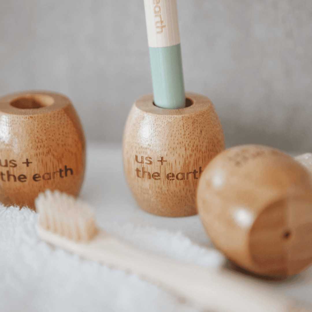 V573-BAMH-140277-00 Bamboo Toothbrush Stand - Image 1