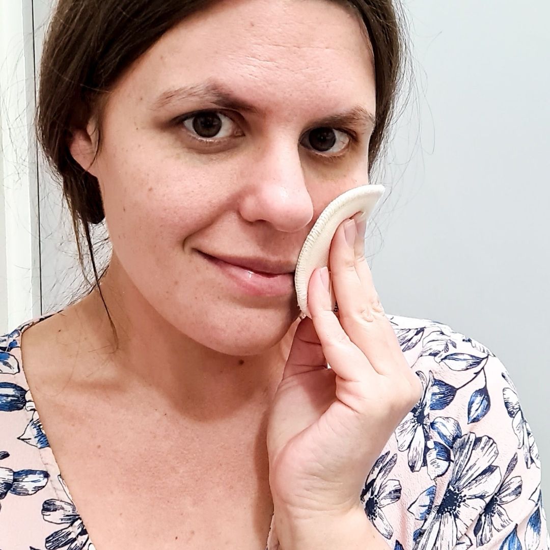 V573-RHFWS-140238-00 Reusable Facial Rounds Washing Set - Image 1