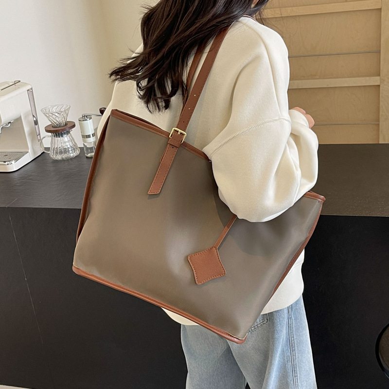 V888-ELOSUNG13150-210452-00 Brown New Large Capacity Tote Bag - Simple, Versatile Handbag for Casual Outings, Lightweight and Stylish - Image 1
