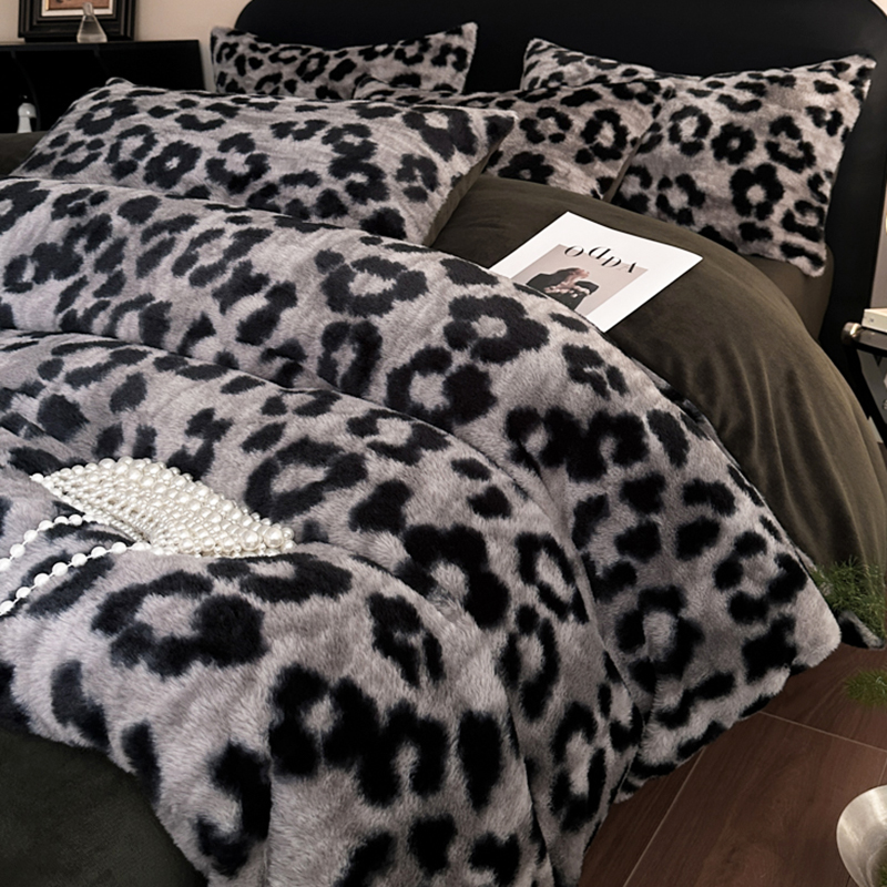 V888-ELOSUNG16813-224306-00 Grey leopard-print Luxury Winter Faux Rabbit Fur Bedding Set - 4-Piece Melange Style Plush Set for 1.8m Beds (200x230cm Duvet Cover) - Image 1