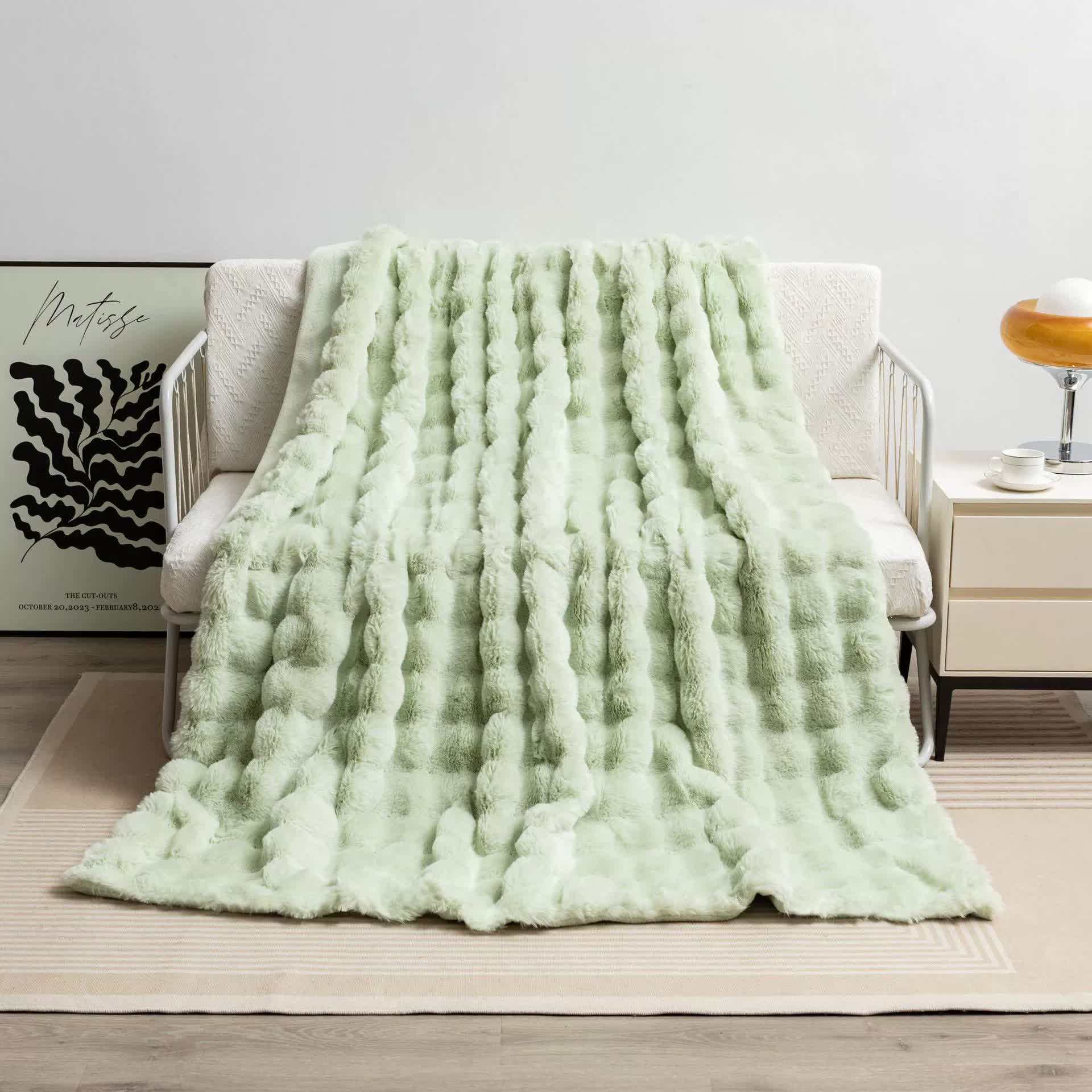 V888-ELOSUNG18033-225821-00 Green 70*100cm Plush Toscana Throw Blanket - Soft Flannel Fleece for All Seasons, Perfect for Couch & Bed - Image 1