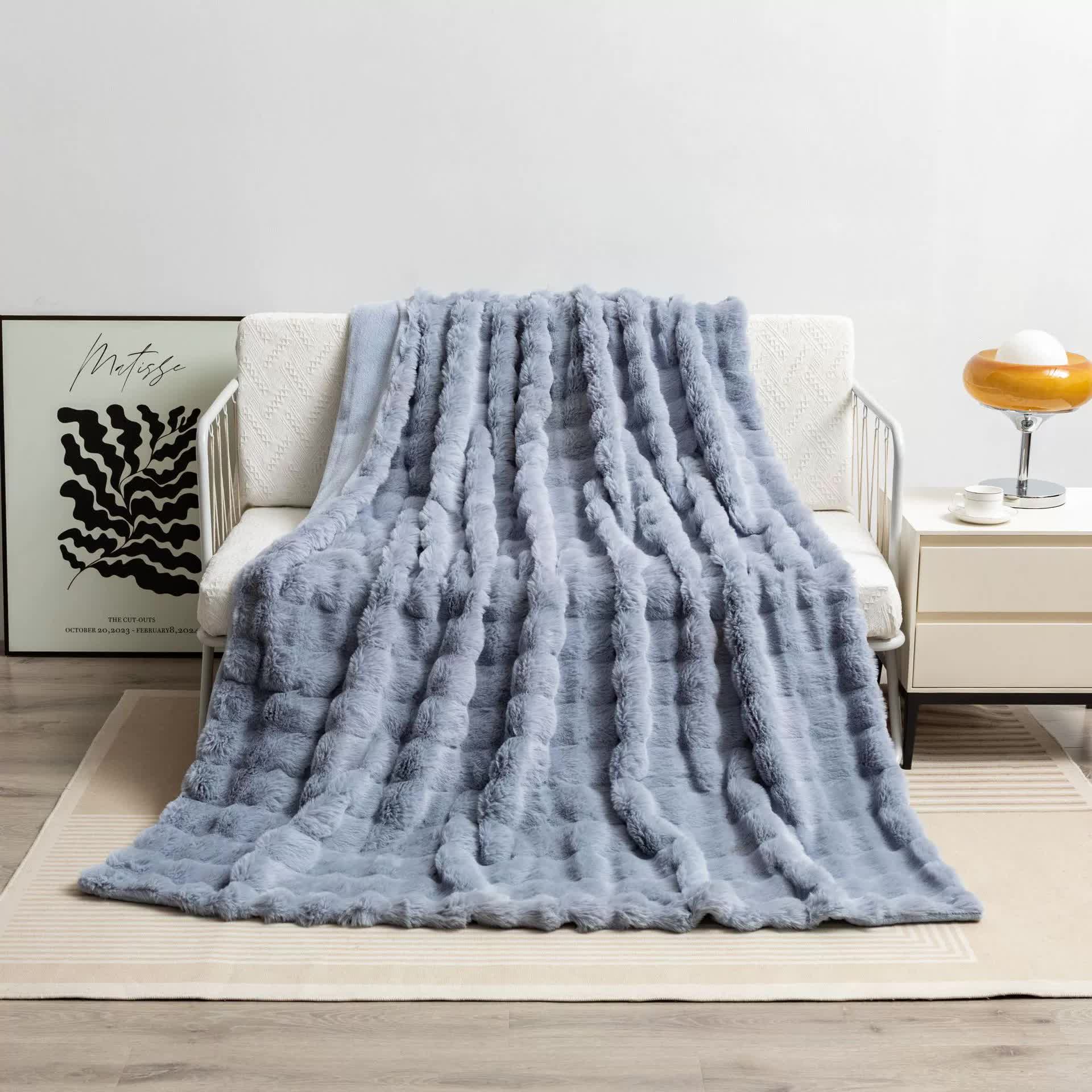 V888-ELOSUNG18043-225835-00 Grey 100*160cm Plush Toscana Throw Blanket - Soft Flannel Fleece for All Seasons, Perfect for Couch & Bed - Image 1