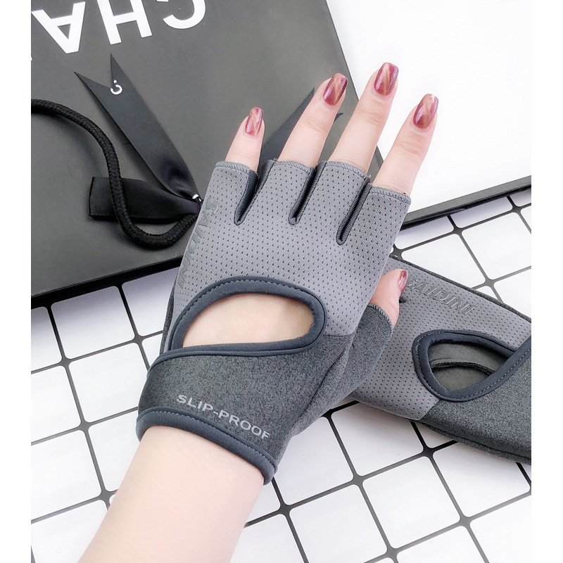 V888-ELOSUNG19729-202503121346-00 S Grey 2-PCS Women's Half-Finger Fitness Gloves - Anti-Slip Breathable Gloves for Yoga, Spin Bike, and Weight Training - Image 1