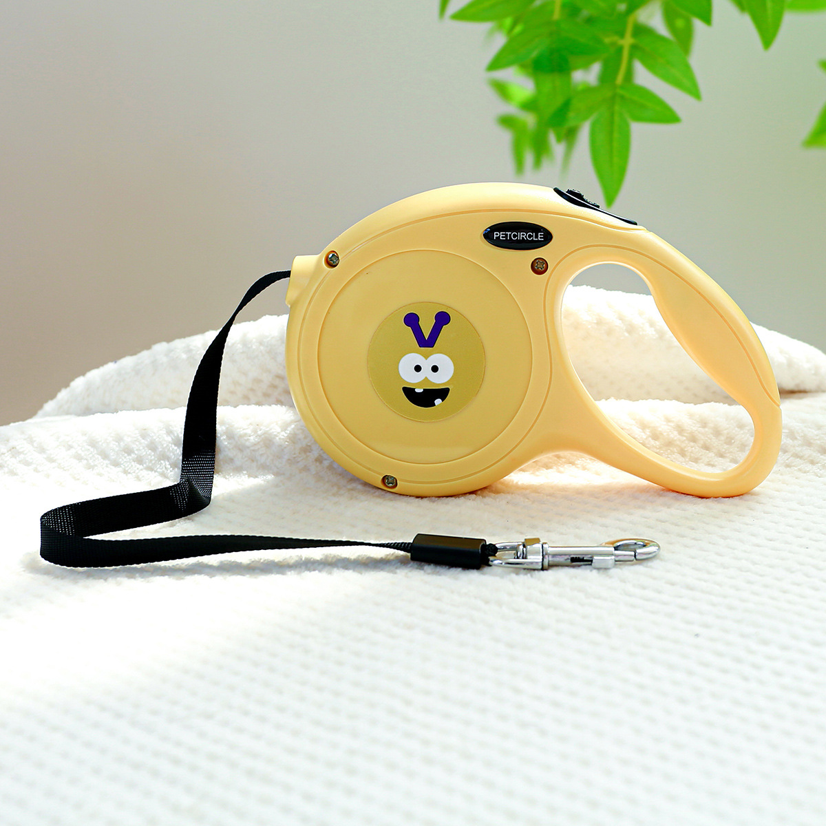 V888-ELOSUNG19741-202503131530-00 Yellow Monster 5m Cartoon Retractable Dog Leash for Golden Retriever & Poodle Puppies - Durable, Tangle-Free Pet Walking Essential - Image 1