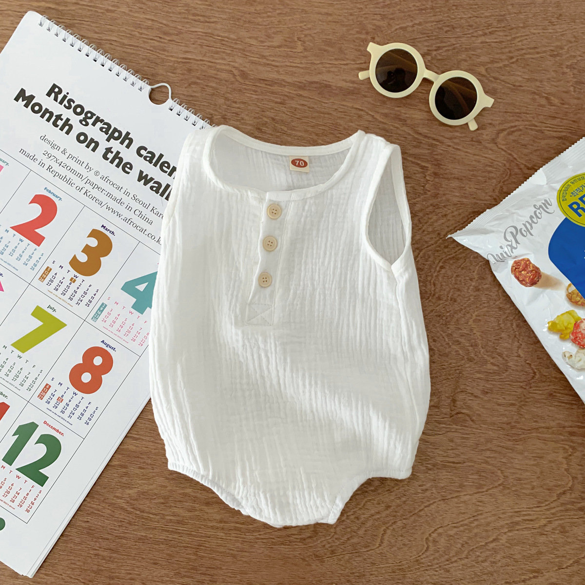 V888-ELOSUNG19849-202503181036-00 100cm White Sleeveless Bubble Cotton Baby Romper - Soft Newborn Onesie for Boys and Girls, 0-2 Years - Image 1