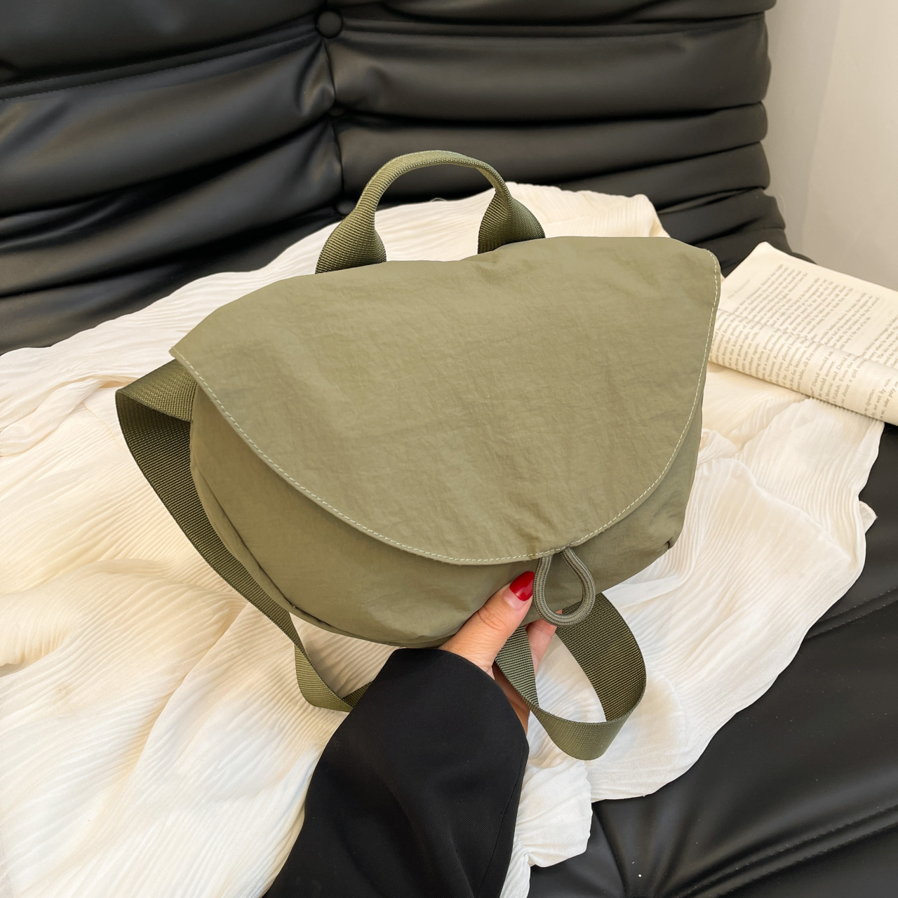 V888-ELOSUNG19987-202503211547-00 Green Nylon Fitness Waist Bag - Lightweight Crossbody Fanny Pack for Cycling and Running - Image 1