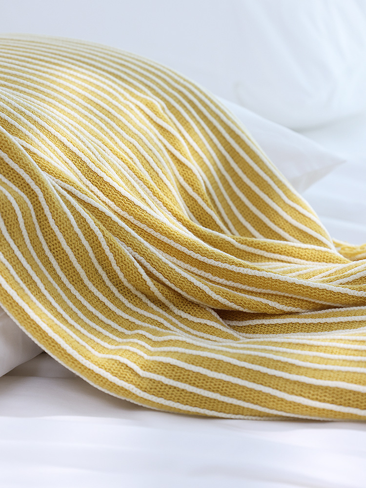 V888-ELOSUNG20350-226794-00 Yellow Cozy Knit Throw Blanket with Fringe - Stylish Striped Bed End Cover, 127x170CM - Image 1
