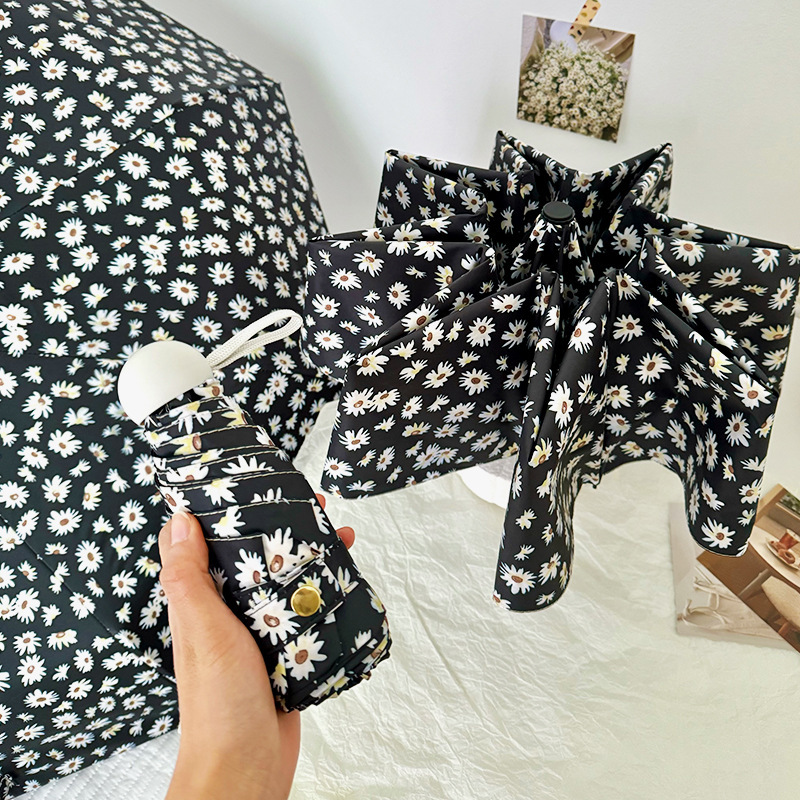 V888-ELOSUNG22298-202503211642-00 Black Daisy Mini 5-Fold Umbrella - Portable, Anti-UV, Black Glue Coating - Image 1