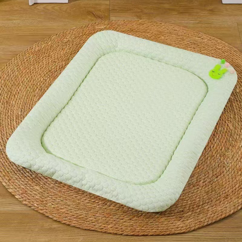V888-ELOSUNG22871-202504141716-00 Green Breathable Cooling Pet Mat - Ice Bean Summer Bed for Small Dogs (L : 50x65cm) - Image 1