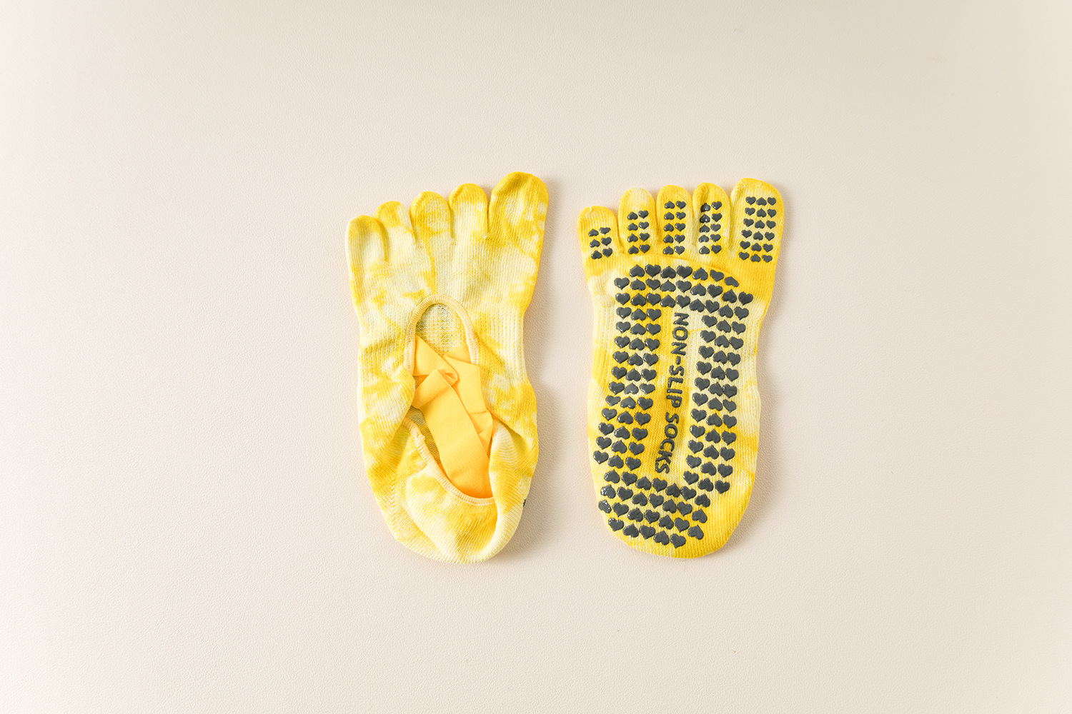 V888-ELOSUNG23369-202503281858-00 2 Pairs Yellow Tie-Dye Non-Slip Yoga Socks for Women - Five-Toe Cotton Blend Socks for Pilates and Indoor Sports - Image 1