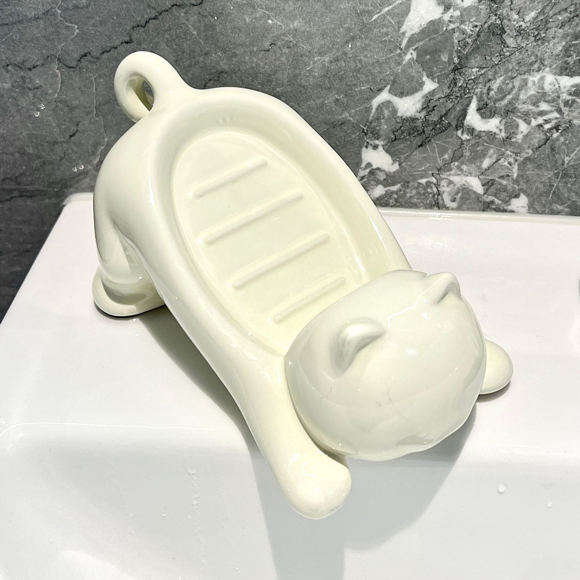 V888-ELOSUNG25836-202505131946-00 Charming Cat-Shaped Ceramic Soap Dish - Creative & Versatile Home Decor Accent(Milky white) - Image 1