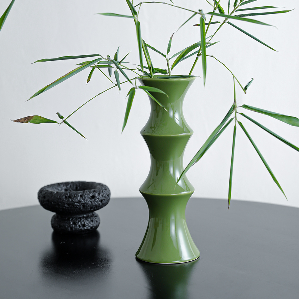 V888-ELOSUNG26222-202504211225-00 Glossy GreenCeramic Vase - Unique Bamboo-Look Design (25.5x9x7cm) - Image 1