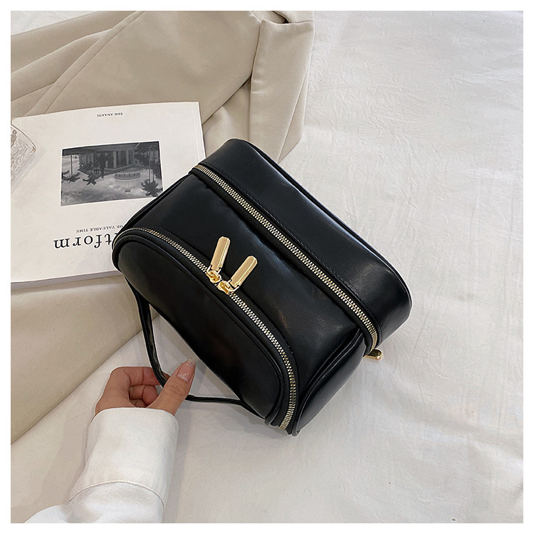 V888-ELOSUNG27147-202504281533-00 Black Large Capacity Double Layer PU Leather Makeup Bag - Portable Travel Cosmetic Organizer Case - Image 1