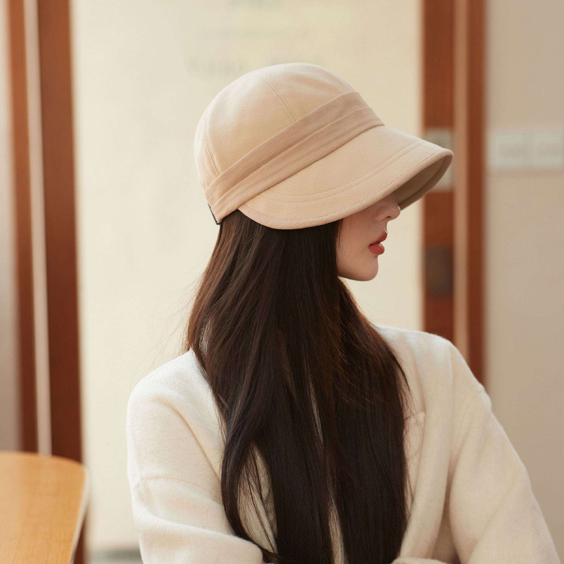 V888-ELOSUNG27466-202505131706-00 Beige Elegant Warm Bucket Hat - Minimalist Color Block Design, Face-Slimming Style for Autumn & Winter - Image 1