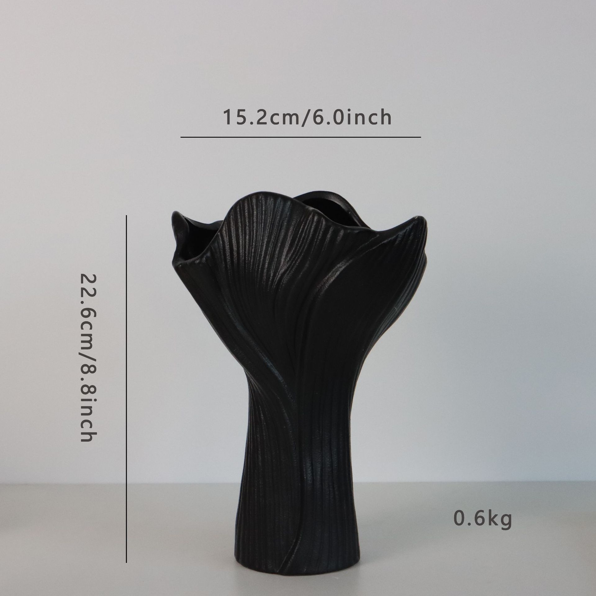 V888-ELOSUNG27749-202505191228-00 Black Elegant Off-White Ceramic Vase - Modern Sculptural Flower Holder with Wide Fluted Opening - Image 1