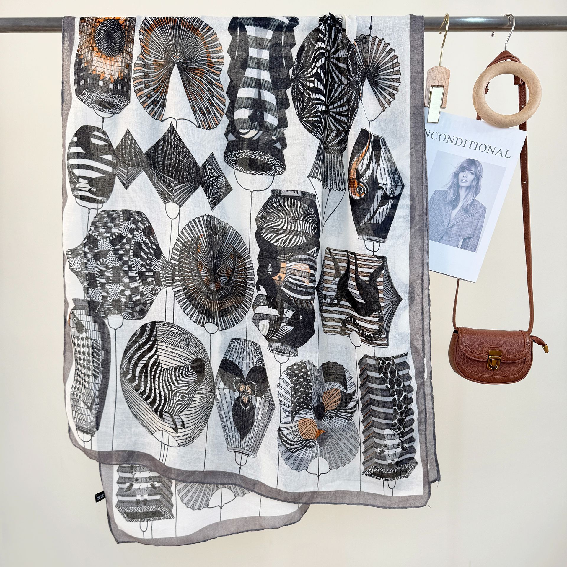 V888-ELOSUNG28375-202505131722-00 2-Piece Gray Border Retro Lantern Print Scarf - Fashionable Niche Design for Women - Image 1