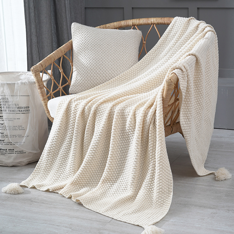 V888-ELOSUNG28608-202505151753-00 110cm x 150cm Beige Knitted Sofa Blanket for Autumn and Winter Naps - Image 1