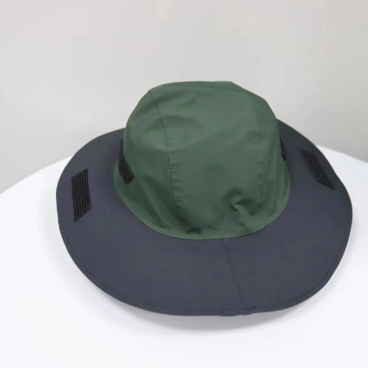 V888-ELOSUNG28651-202505191207-00 Green Autumn-Winter Waterproof Sun Hat with Fleece Lining and Wide Brim - Image 1