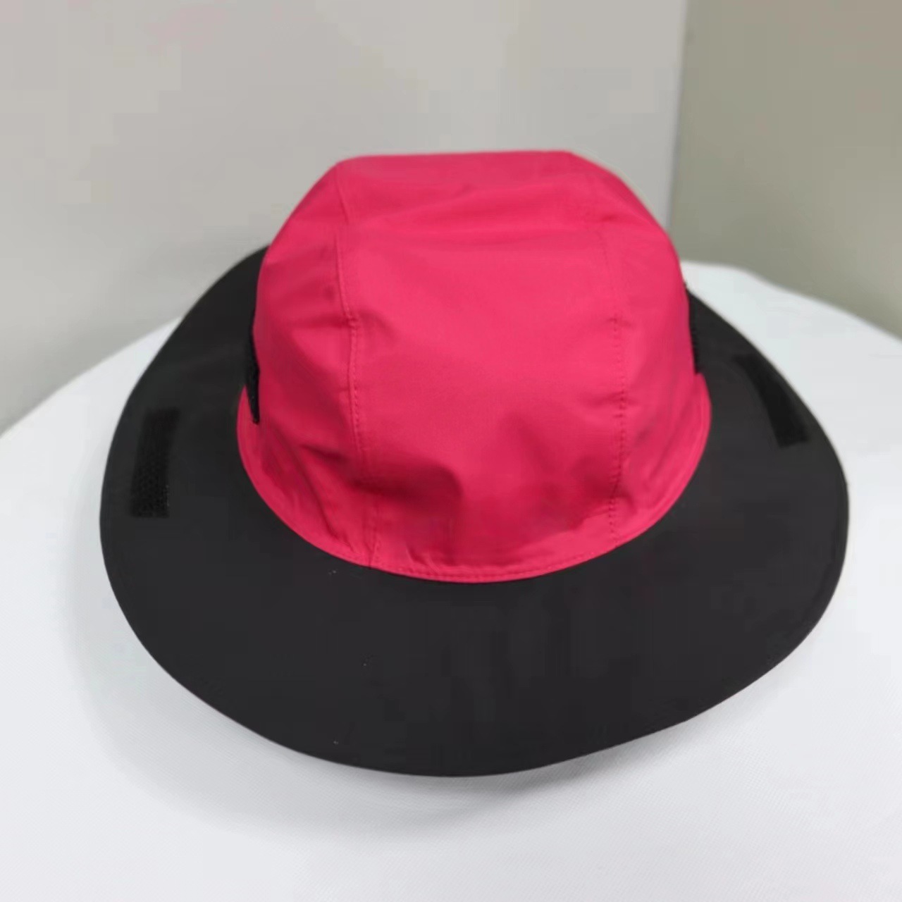 V888-ELOSUNG28680-202505191347-00 Rose Red Autumn-Winter Waterproof Sun Hat with Fleece Lining and Wide Brim - Image 1