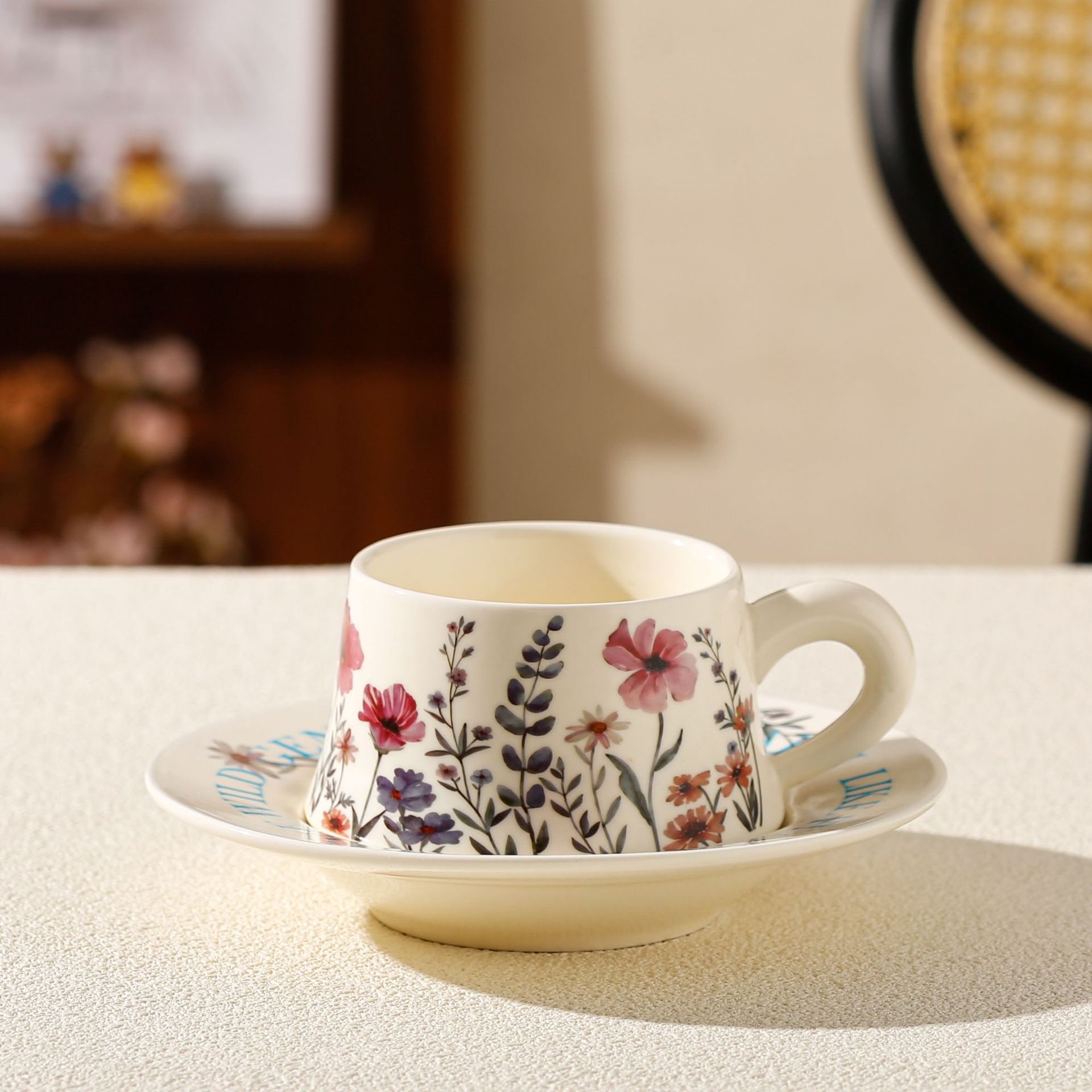 V888-ELOSUNG29157-202505231111-00 Vintage Floral Ceramic Coffee Cup & Saucer Set(White disc - pink flowers) - Image 1