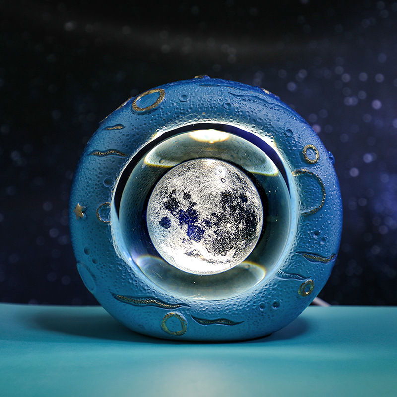V888-ELOSUNG31058-202505231122-00 Celestial Ring LED Crystal Ball Lamp - 3D Engraving, Unique Gift (Moon) - Image 1