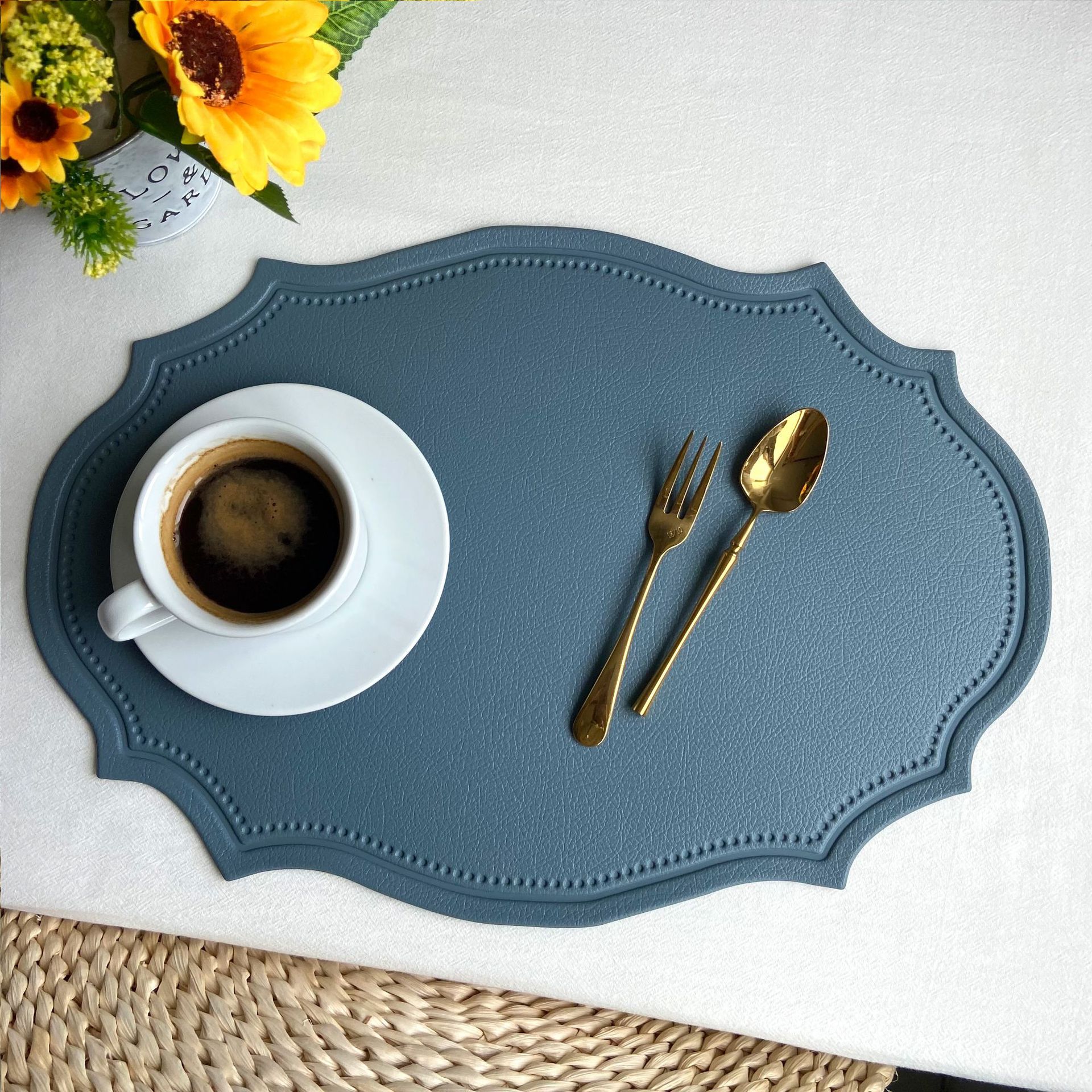 V888-ELOSUNG31204-202505281033-00 4 pcs Retro Faux Leather Placemat - Waterproof & Oil-Proof Dining Table Mat (Light blue) - Image 1