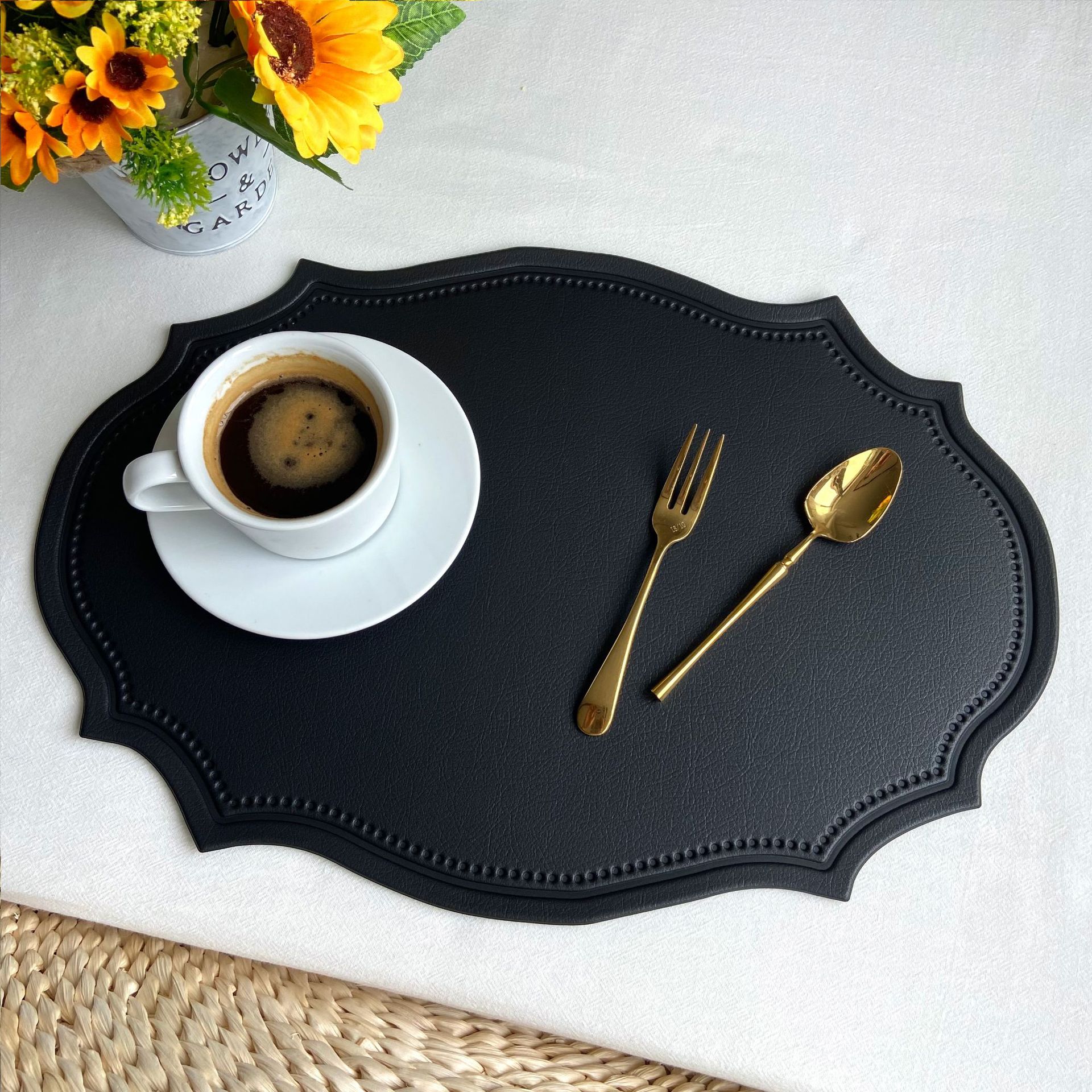 V888-ELOSUNG31220-202505281042-00 4 pcs Retro Faux Leather Placemat - Waterproof & Oil-Proof Dining Table Mat (Black) - Image 1