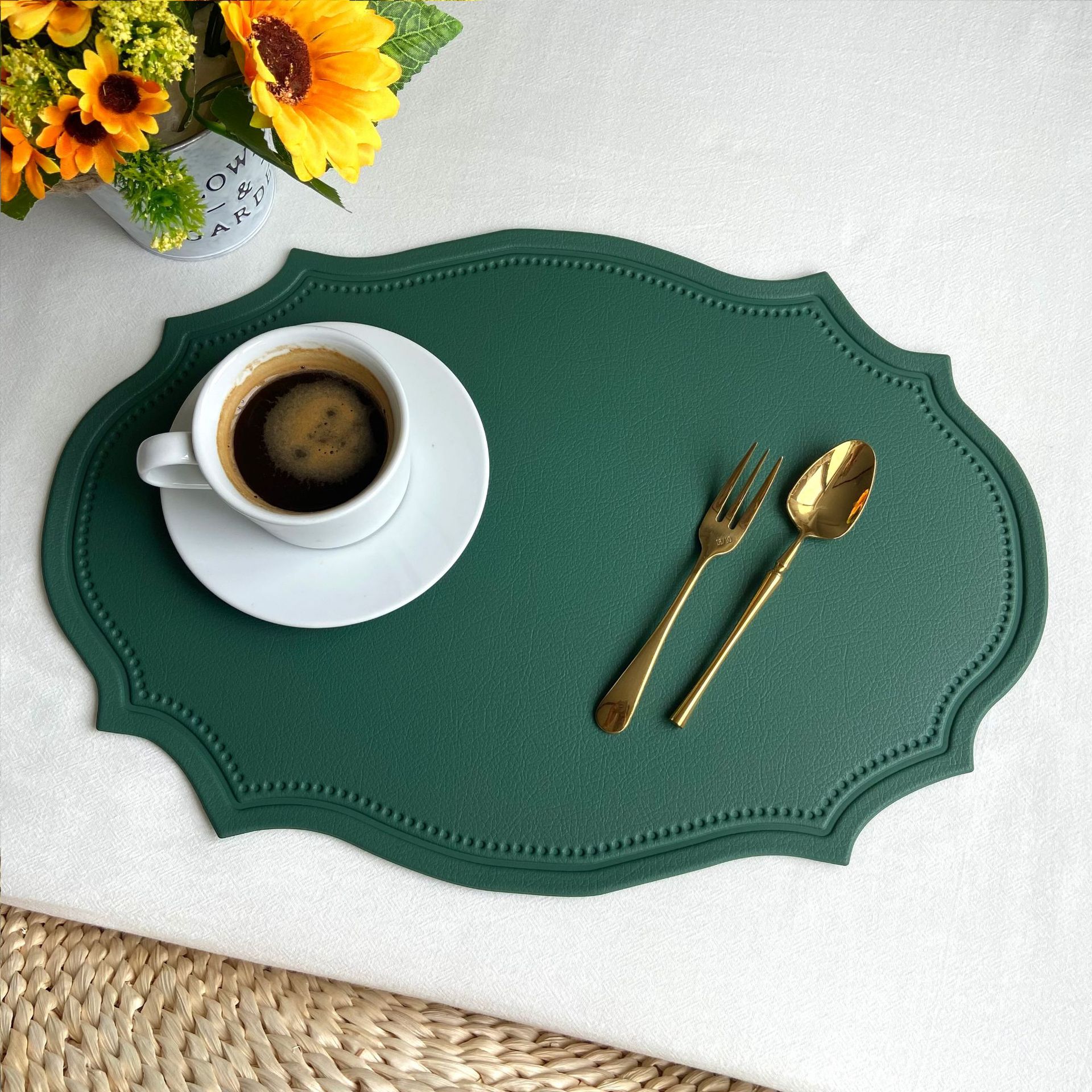 V888-ELOSUNG31221-202505281042-00 4 pcs Retro Faux Leather Placemat - Waterproof & Oil-Proof Dining Table Mat (Dark green) - Image 1