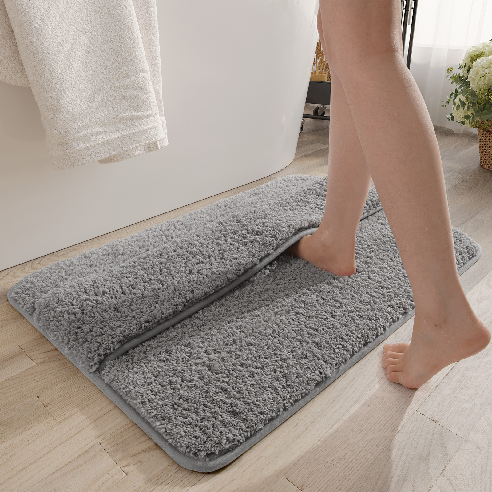 V888-ELOSUNG32513-202506191022-00 Grey Ultra Absorbent Plush Bath Mat - Non-Slip Bathroom Rug with Innovative Foot Drying Pocket - Image 1