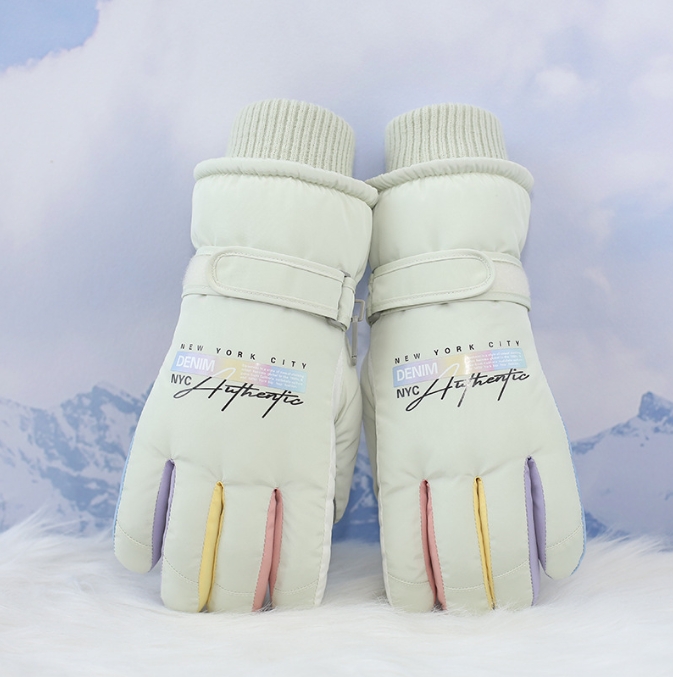 V888-ELOSUNG34151-202506190630-00 Green Women's Warm Winter Ski Gloves - Waterproof & Windproof Touchscreen Gloves for Snow Sports - Image 1