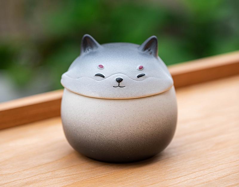 V888-ELOSUNG35228-202506241112-00 Artisan Ceramic Sealed Storage Jar with Animal Design - Airtight Tea Preservation & Decorative Accent(Gradient Black) - Image 1